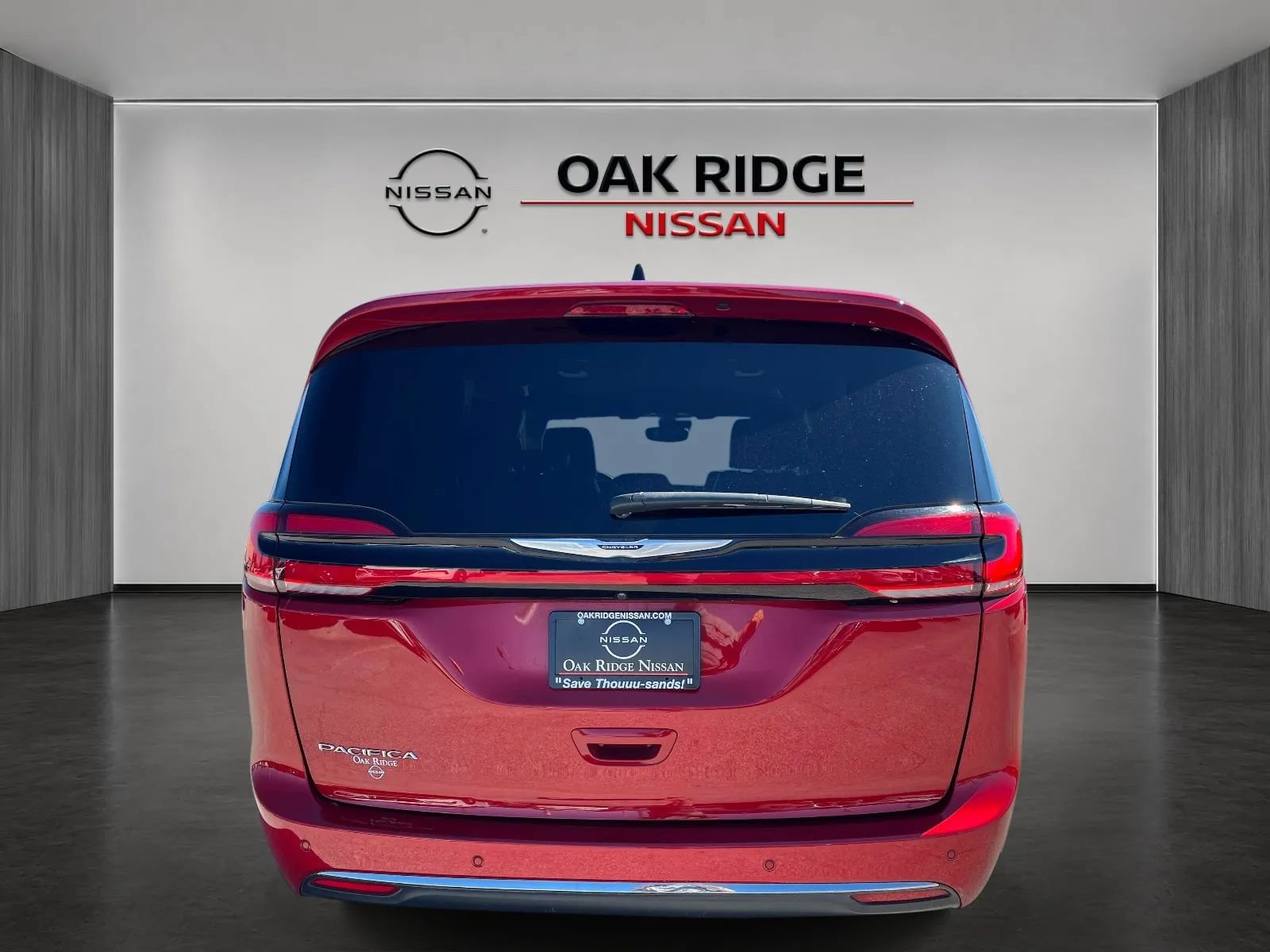 Used 2025 Chrysler Pacifica Select FWD image 4