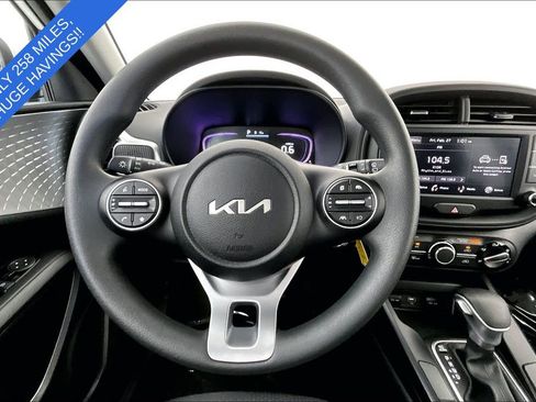 Used 2025 Kia Soul LX w/ LX Technology Package image 8