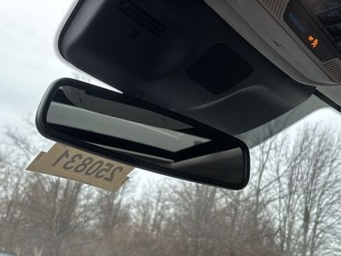 New 2025 Ford Expedition Active image 25