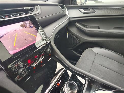 New 2025 Jeep Grand Cherokee Altitude image 29