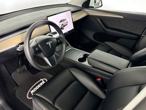 Used 2023 Tesla Model Y Long Range image 5