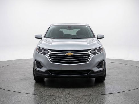 Used 2025 Chevrolet Equinox LT FWD image 2