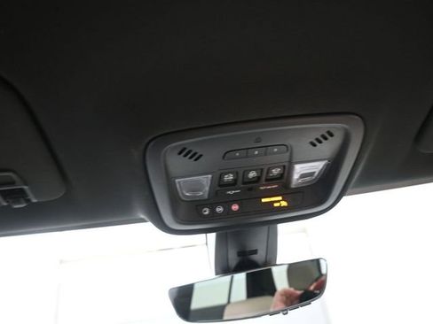 Used 2023 Chevrolet Traverse LT w/ LT Premium Package image 12