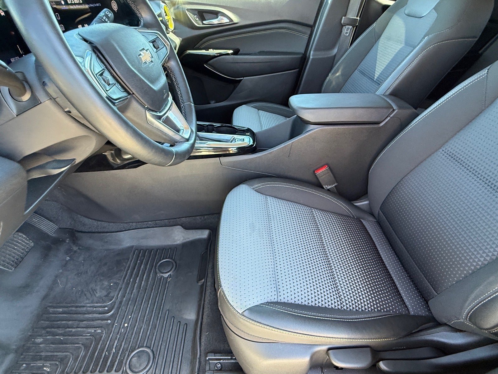 Used 2024 Chevrolet Trax LT w/ LT Convenience Package FWD image 12