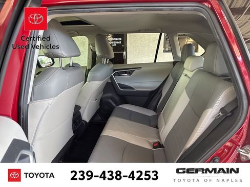 Used 2022 Toyota RAV4 XLE Premium image 18