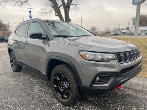Used 2023 Jeep Compass Trailhawk AWD/4WD image 2