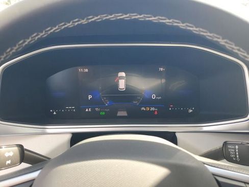 New 2026 Volkswagen Taos SE FWD image 21