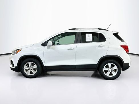 Used 2017 Chevrolet Trax LT w/ LT Convenience Package FWD image 4