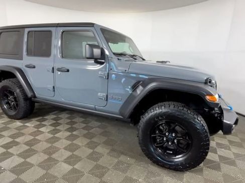 Used 2024 Jeep Wrangler Unlimited AWD/4WD image 2