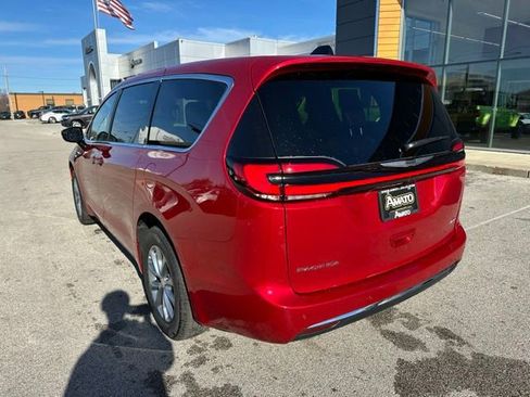 New 2026 Chrysler Pacifica Select image 8