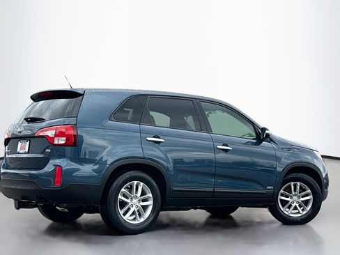 Used 2014 Kia Sorento LX AWD/4WD image 2