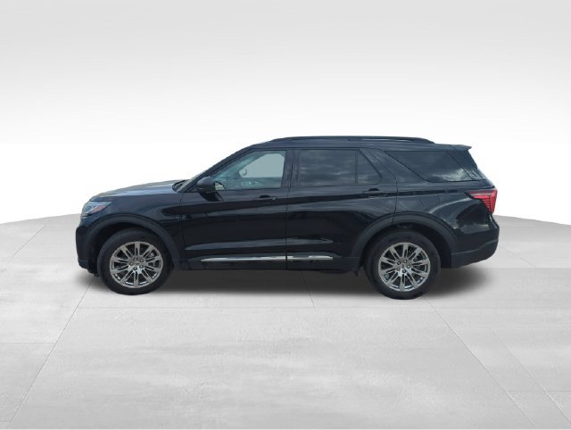 Used 2025 Ford Explorer Active w/ Active Comfort Package AWD/4WD image 3