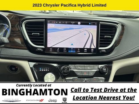 Used 2023 Chrysler Pacifica Limited FWD image 12