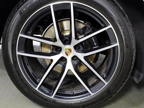 Used 2025 Porsche Macan image 12