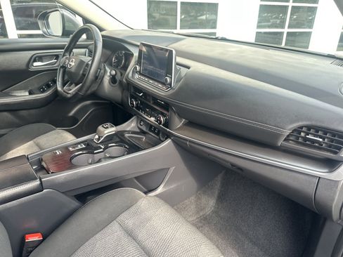 Used 2025 Nissan Rogue SV FWD image 29
