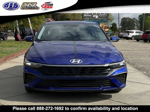 Used 2024 Hyundai Elantra SEL FWD image 2