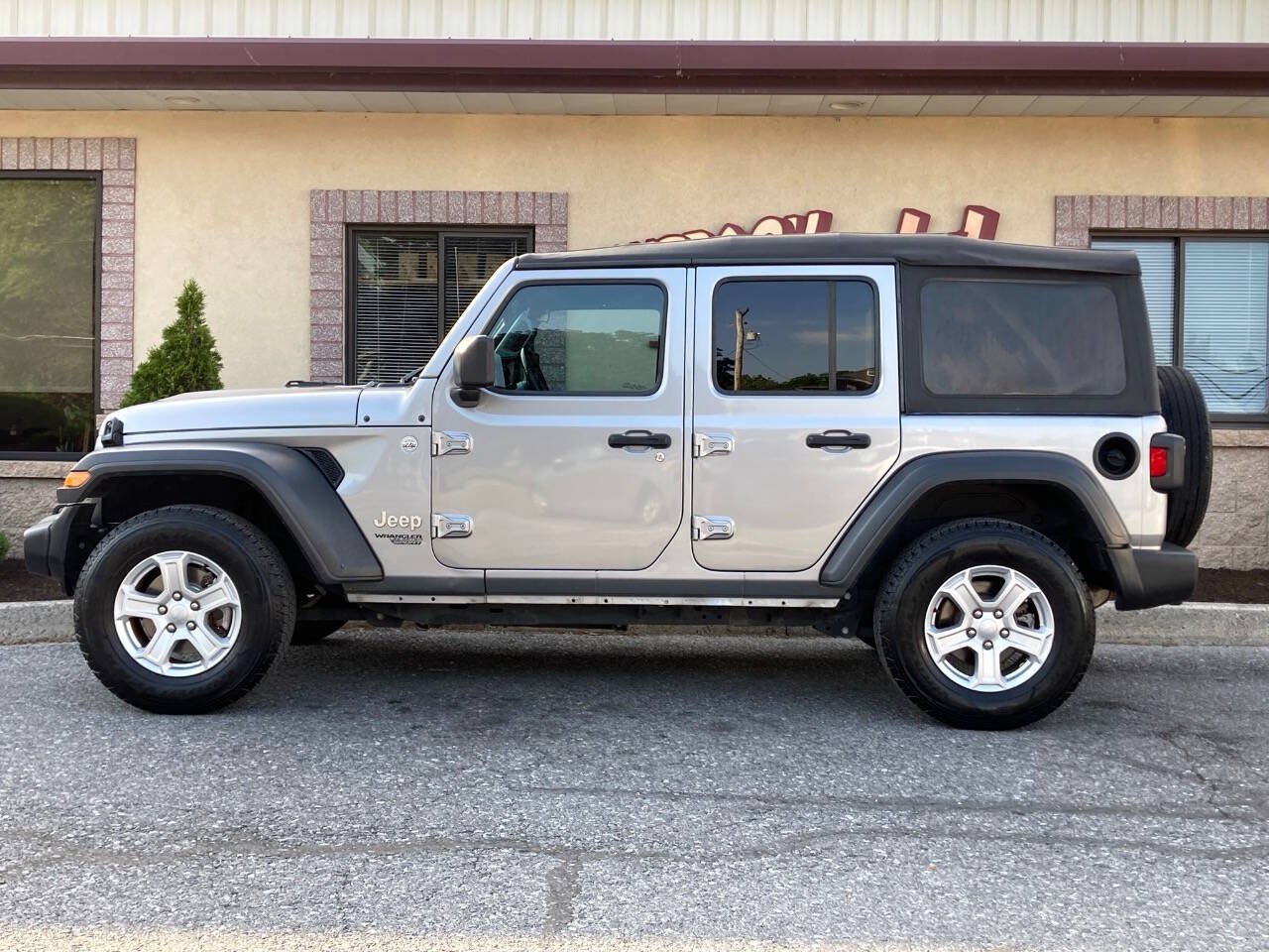 Used 2020 Jeep Wrangler Unlimited Sport S AWD/4WD image 33