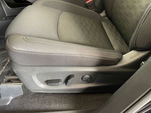 Used 2025 Nissan Pathfinder SV image 23