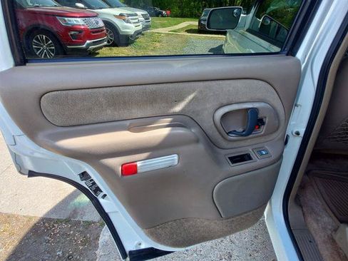 Used 1998 Chevrolet Tahoe 4WD w/ Preferred Equipment Group 3 image 13