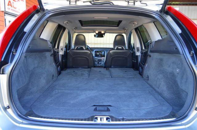 Used 2015 Volvo XC60 T5 Premier w/ Proximity Package FWD image 41