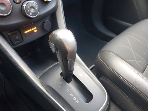 Used 2022 Chevrolet Trax LT w/ Midnight Edition image 28