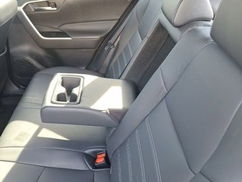Used 2021 Toyota RAV4 XLE Premium image 22