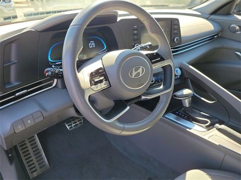 Used 2025 Hyundai Elantra Sport image 18