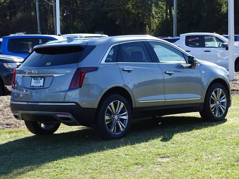 Used 2025 Cadillac XT5 Premium Luxury image 3