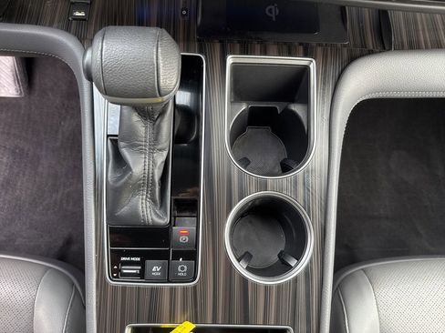 Used 2021 Toyota Sienna Limited image 24