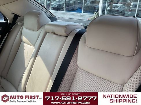 Used 2018 Chrysler 300 Limited RWD image 9