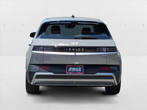 New 2025 Hyundai Ioniq 5 SE image 8