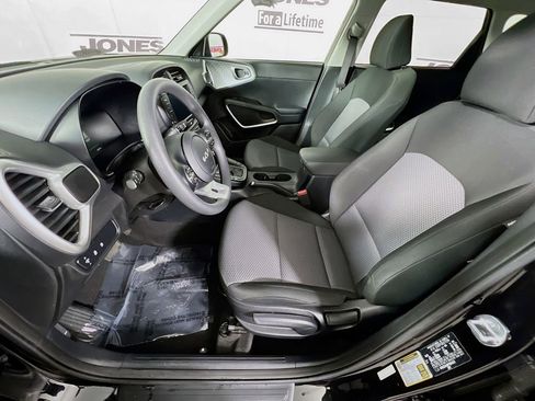 Used 2023 Kia Soul LX w/ LX Technology Package FWD image 24