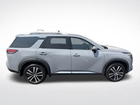 Used 2025 Nissan Pathfinder Platinum AWD/4WD image 8