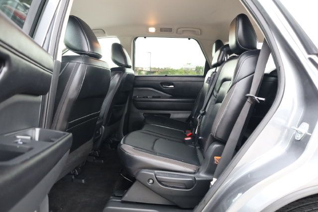 Used 2024 Nissan Pathfinder SL AWD/4WD image 27