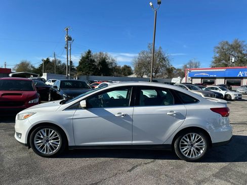 Used 2017 Ford Focus Titanium image 9