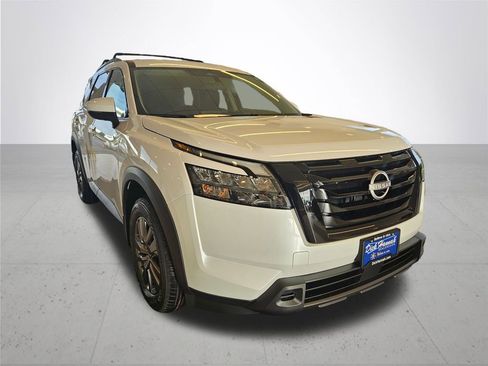 New 2025 Nissan Pathfinder SV w/ Black Appearance Package image 5