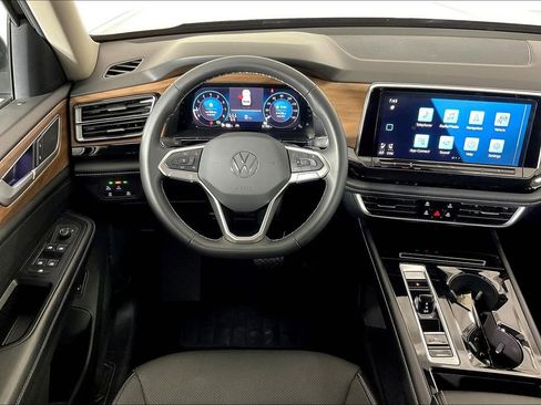 Used 2024 Volkswagen Atlas SE image 7