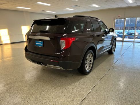 Used 2023 Ford Explorer XLT w/ Equipment Group 202A image 5