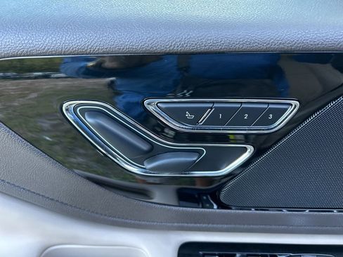 Used 2023 Lincoln Aviator Reserve w/ Equipment Group 201A image 17