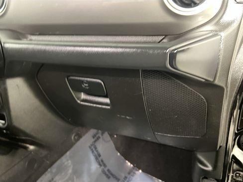 Used 2019 Jeep Wrangler Unlimited Sahara w/ Uconnect 4C Nav & Sound Group AWD/4WD image 35