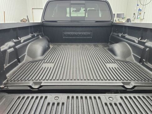 Used 2025 Nissan Frontier SV image 38