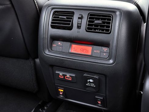 Used 2020 Nissan Pathfinder SL image 29