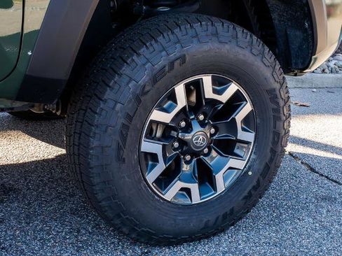 Used 2021 Toyota Tacoma TRD Off-Road image 8