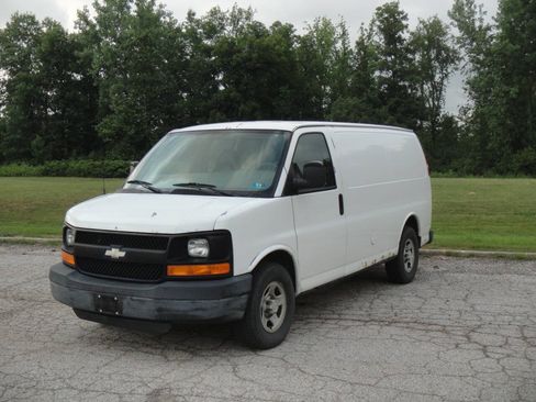 Used 2008 Chevrolet Express 1500 RWD image 2
