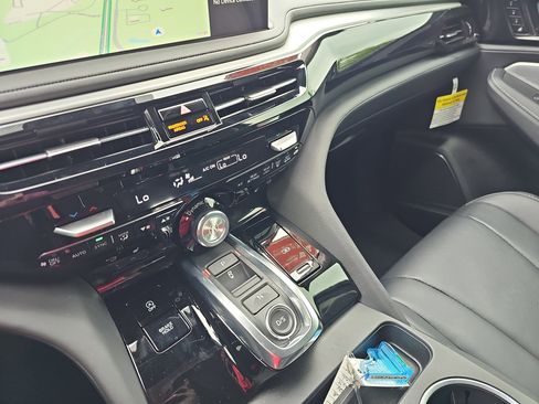 Certified 2025 Acura MDX FWD w/ Technology Package image 26