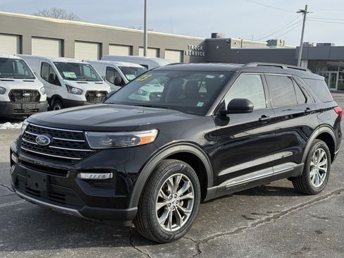 Certified 2023 Ford Explorer XLT w/ Equipment Group 202A image 5