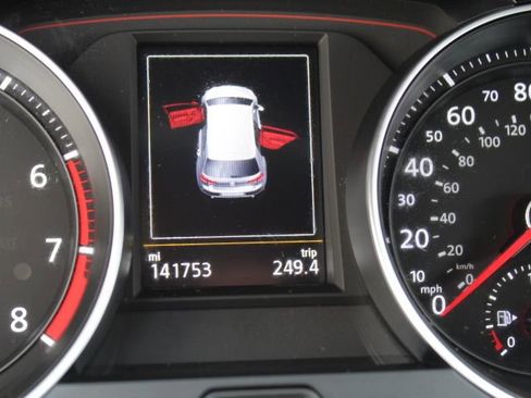 Used 2016 Volkswagen Golf S image 21