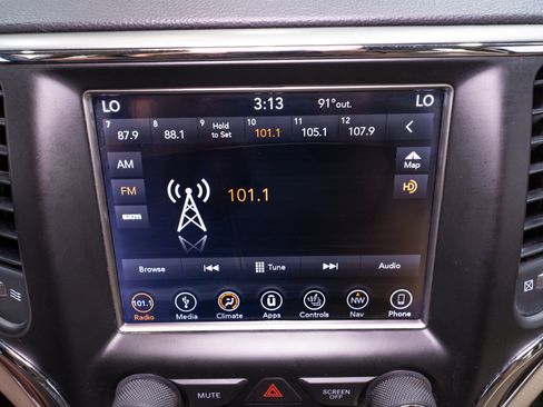 Used 2018 Jeep Grand Cherokee Limited AWD/4WD image 19
