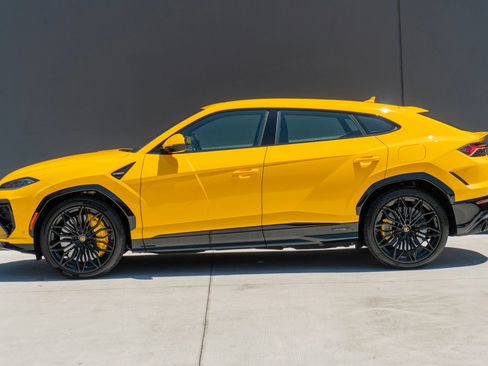Used 2025 Lamborghini Urus SE AWD/4WD image 3