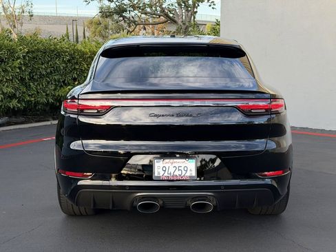 Used 2023 Porsche Cayenne Turbo S image 11